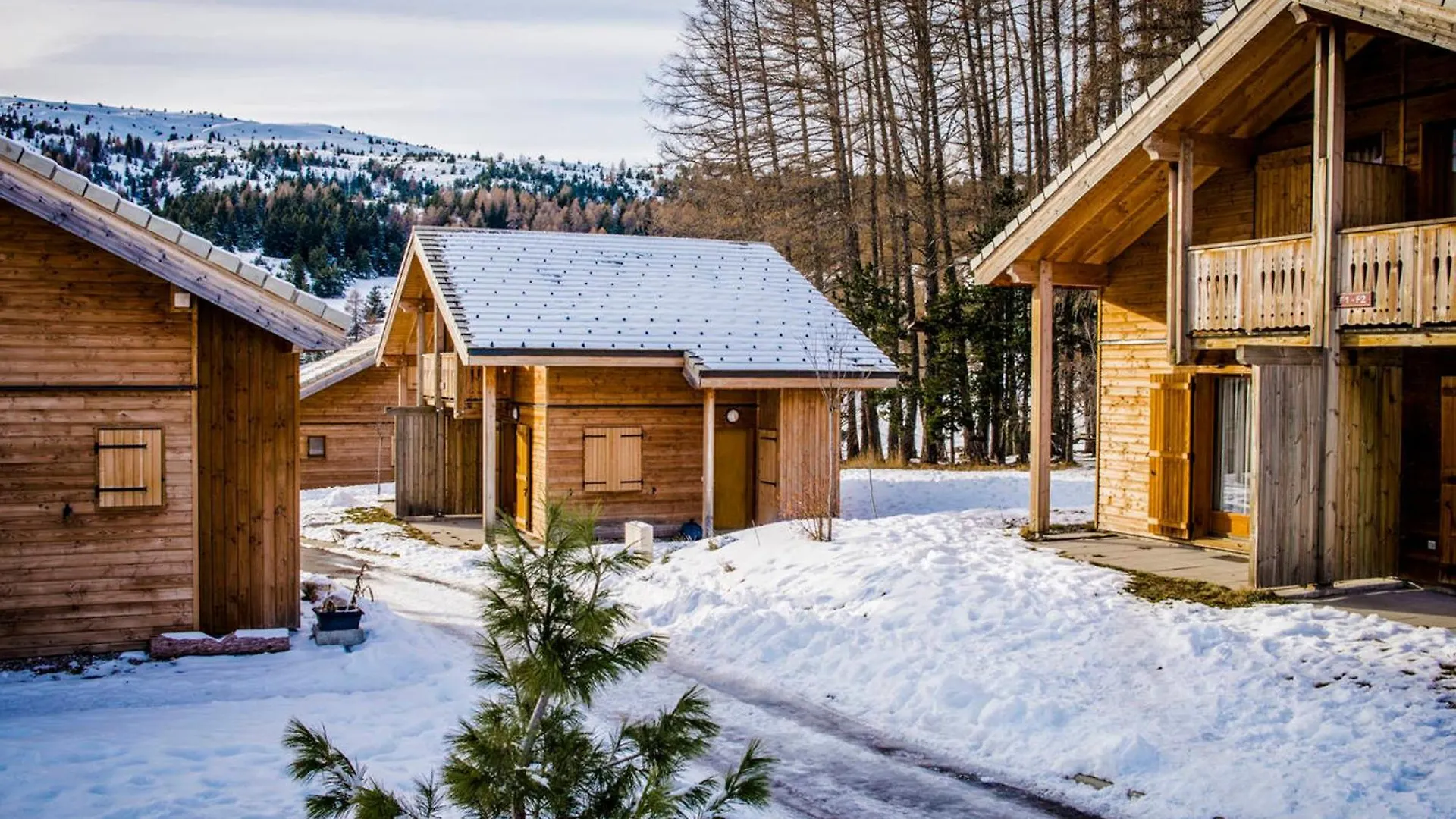 Chalet Mitoyen 3 Pieces 6 Pers. Avec Terrasse Et Piscine - Le Hameau Du Puy, Superdevoluy - Fr-1-504-493 France